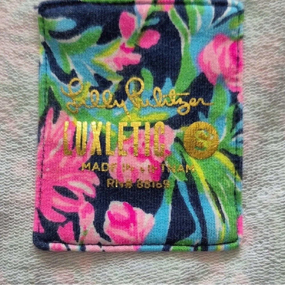 💕EUC Lilly Pulitzer Pink and Green Floral Long Sleeve Blythe Pullover - Picture 2 of 8